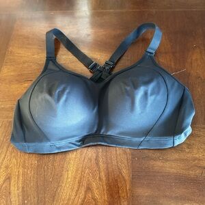 Women’s Padded Seamless Black Crossback Adjustable Sports Bra Size 34 DDD / F